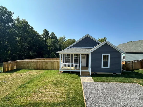 1121 Blueview Dr, Black Mountain, NC 28711