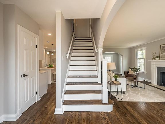 3rd image of 311 Woodside Dr