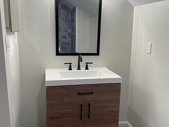 5th image of 2522B N Fairfax Dr