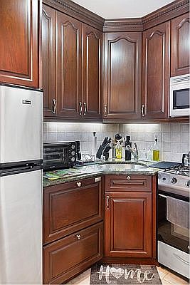 5th image of 240 E 55th St #Penthouse B