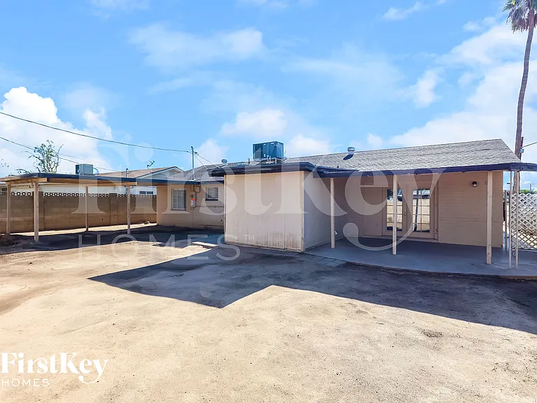 5702 N 19th Dr — Photo 15