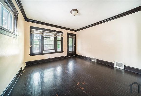 3rd image of 12200 Soika Ave #2