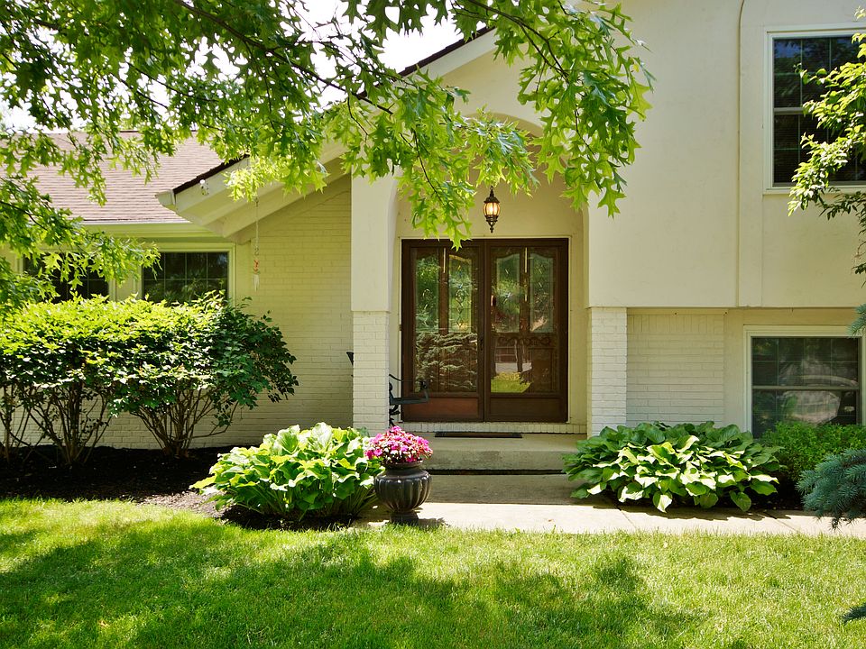 1st image of 175 Lexington Dr