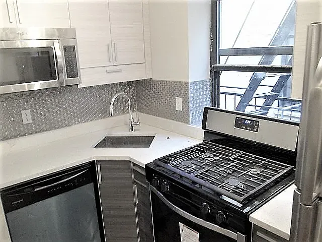 934 Myrtle Ave #12A — Photo 2