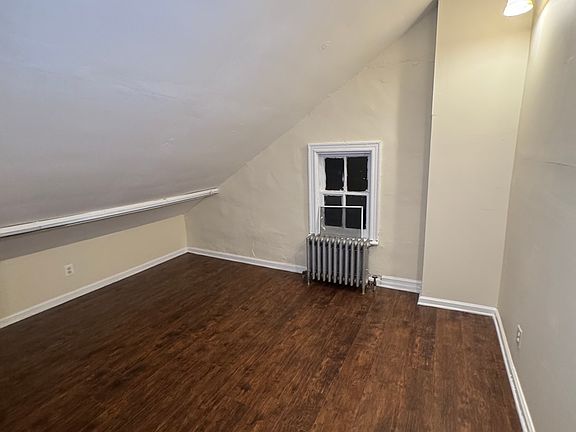 3rd image of 724 E 6th St