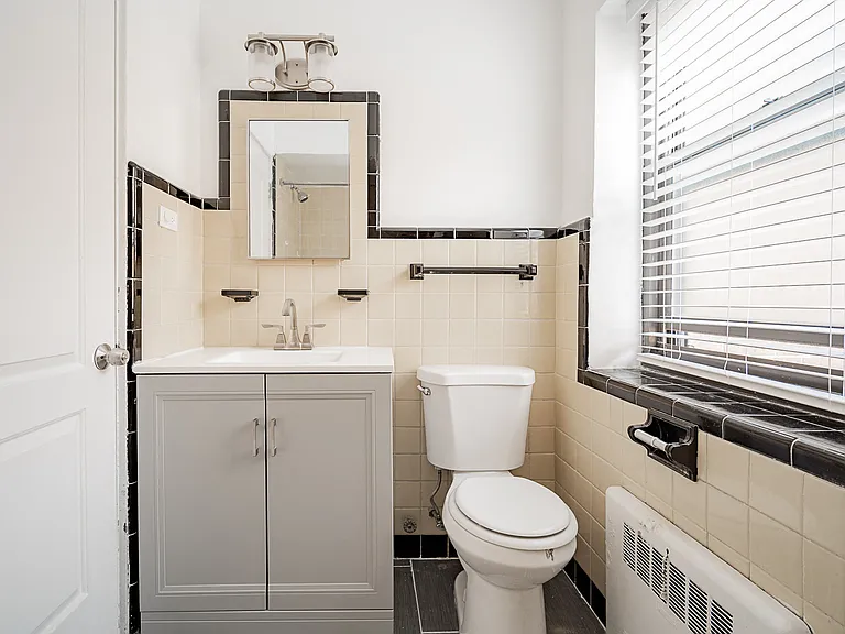 Updated Bathroom 7359-1N