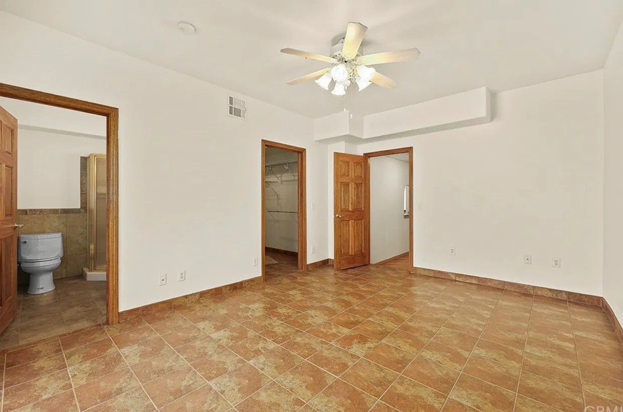 1 bed, 4000 sqft, $1,100 — Photo 3