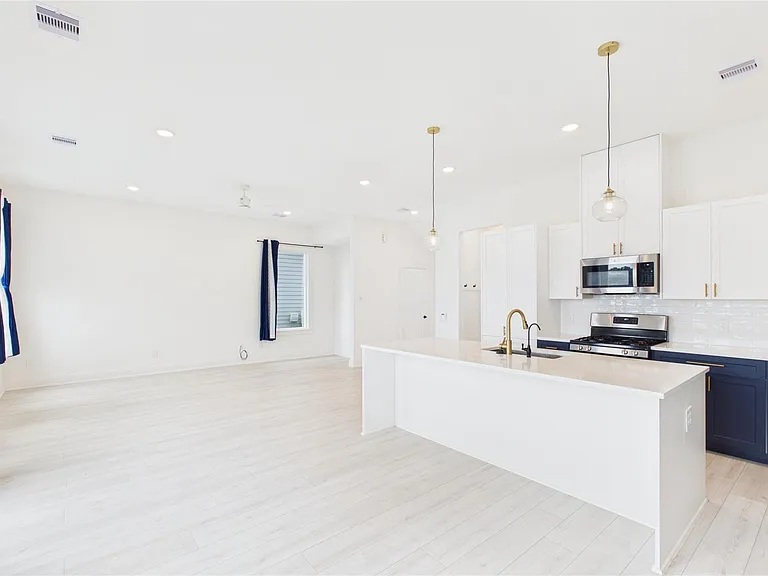9609 Valeca Dr — Photo 9