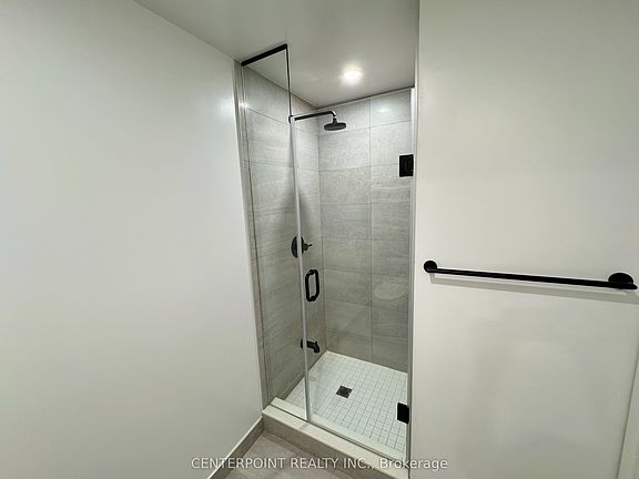 4th image of 108 Peter St #1906