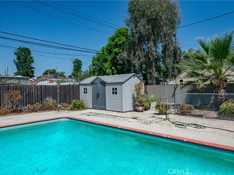 2121 N Screenland Dr — Photo 25