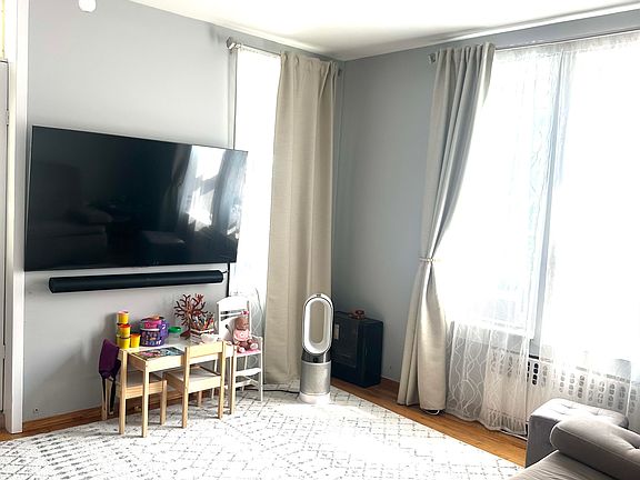 2nd image of 3826 Nautilus Ave Floor 2