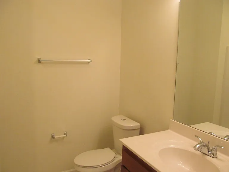 2606 Pennoak Way #F — Photo 8