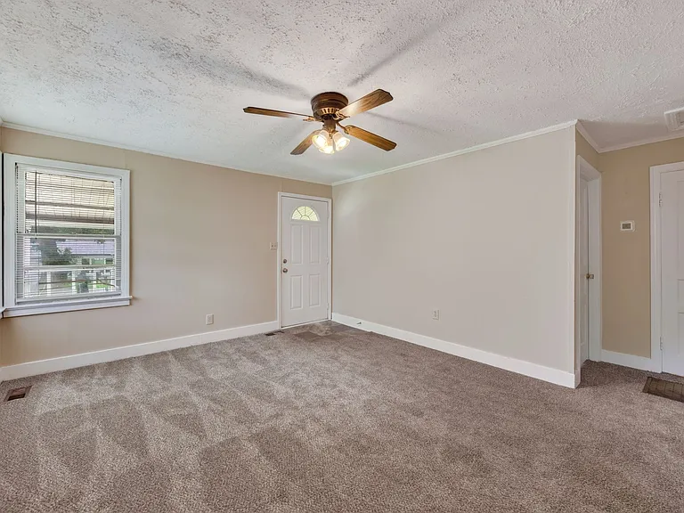 141 W Rossview Rd — Photo 9