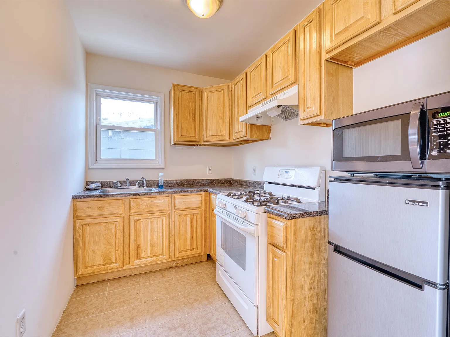 Studio, 1.0 bath, 675 sqft, $1,695 — Photo 2