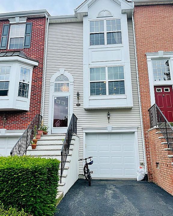 1st image of 212 Cheshire Ct