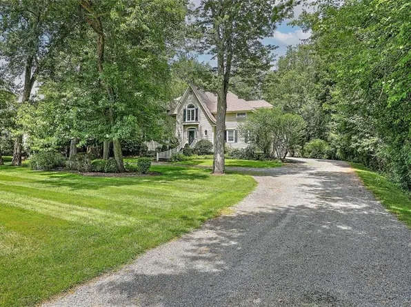 15 Tall Pines Dr, Barrington, RI 02806
