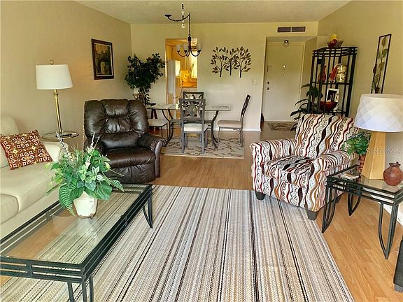 3rd image of 704 Oakgrove Dr APT 226D