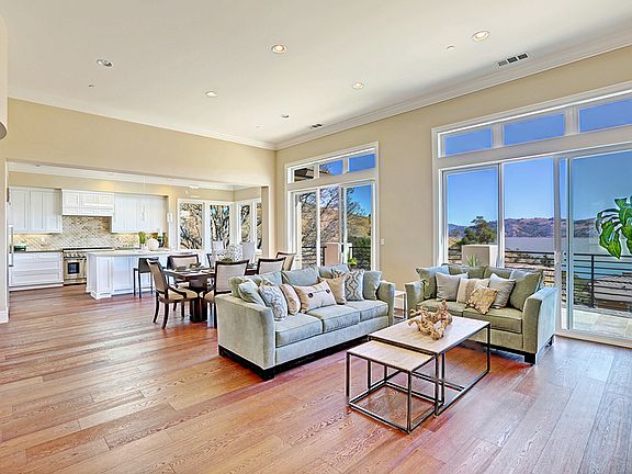 Grand room w/12' ceilings