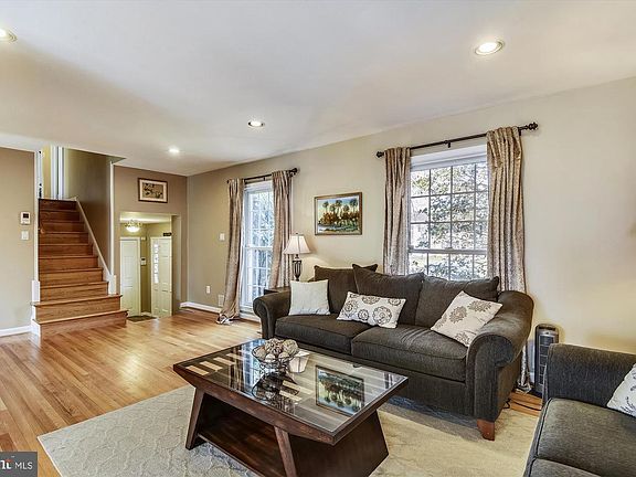 4th image of 1388 Canterbury Way