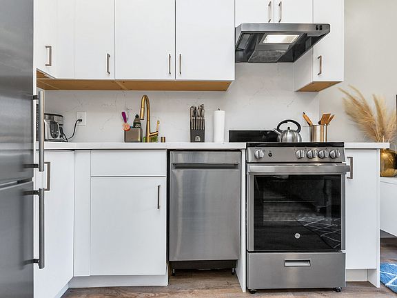 3rd image of 520 Grant Ave #1L