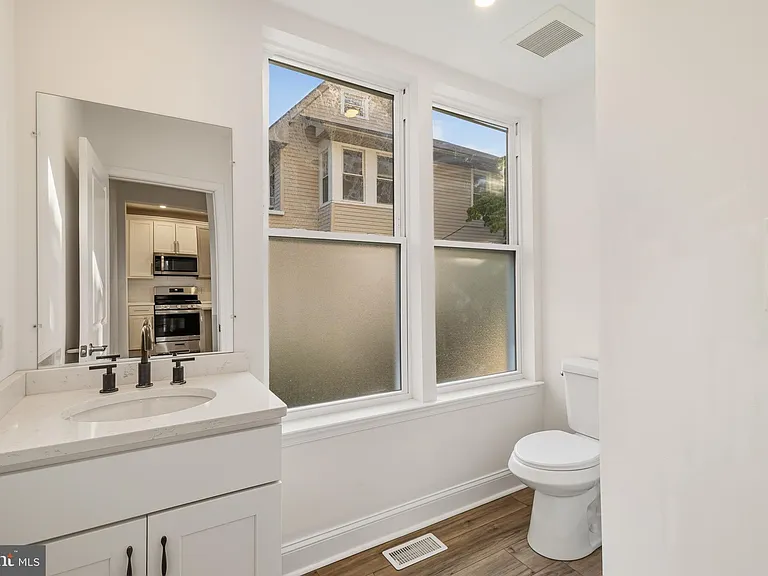 118 Turner St — Photo 32