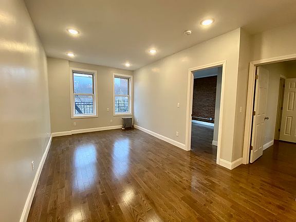 2nd image of 184 Nagle Ave APT 5I