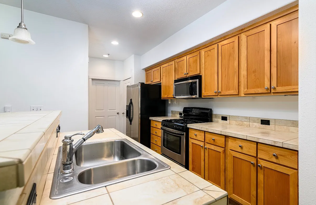 1 bed, 793 sqft, $1,695 — Photo 3