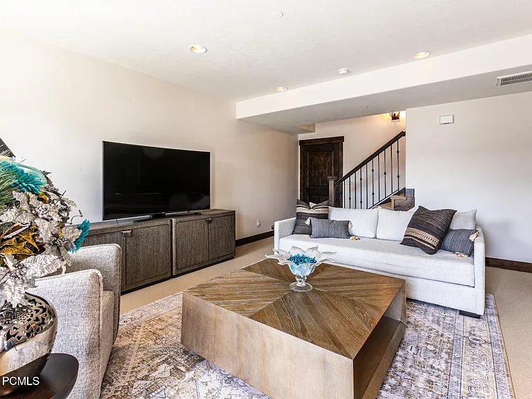 1018 W Abigail Dr — Photo 21