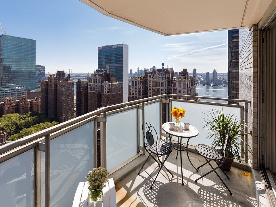 1st image of 300 E 40th St APT 32C