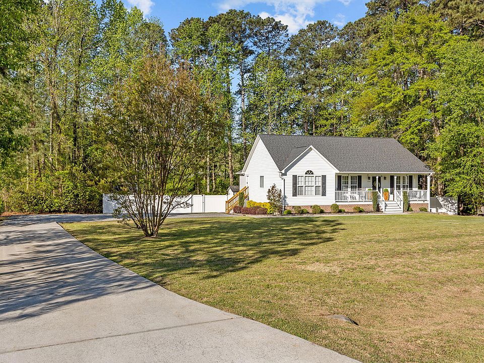 1st image of 127 Phyllis Dr