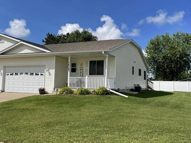 640 Angel Ct — Photo 15