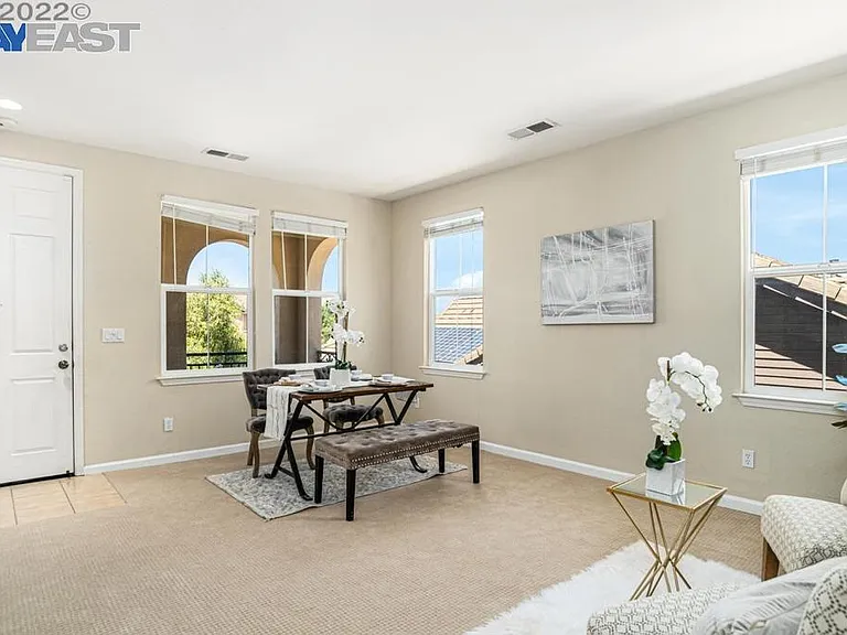 694 W Corazon Way — Photo 5
