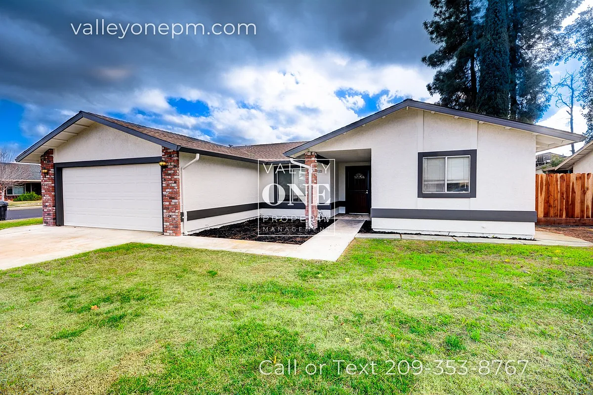 Building Photo - 2232 Ridgeway Dr