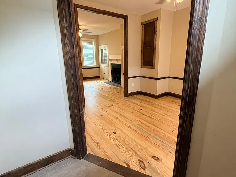 121 E Union St — Photo 2
