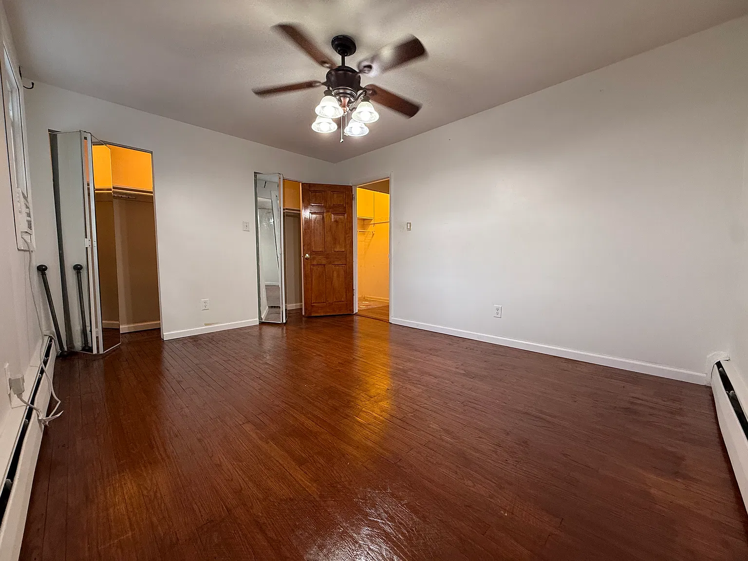 5 bed, 1977 sqft, $2,995 — Photo 2