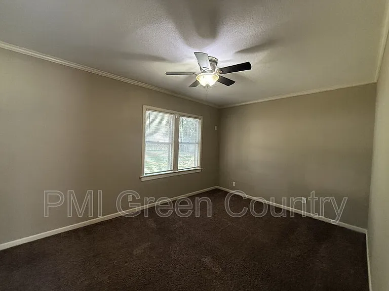 5523 S Madison Ave — Photo 7