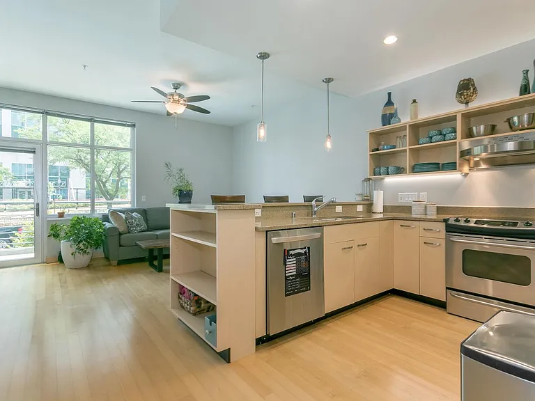 309 W Washington Ave #213 — Photo 18