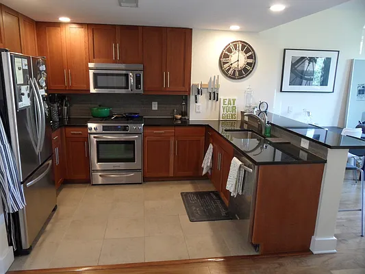 Sold by JCity Realty, LLC | media 1