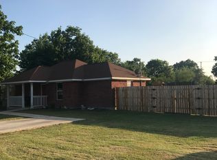 306 Threadgill St, Taylor, TX 76574