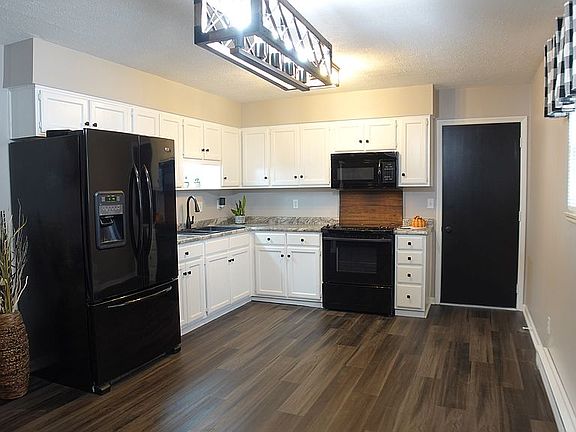 5th image of 429 Skaggs Ct