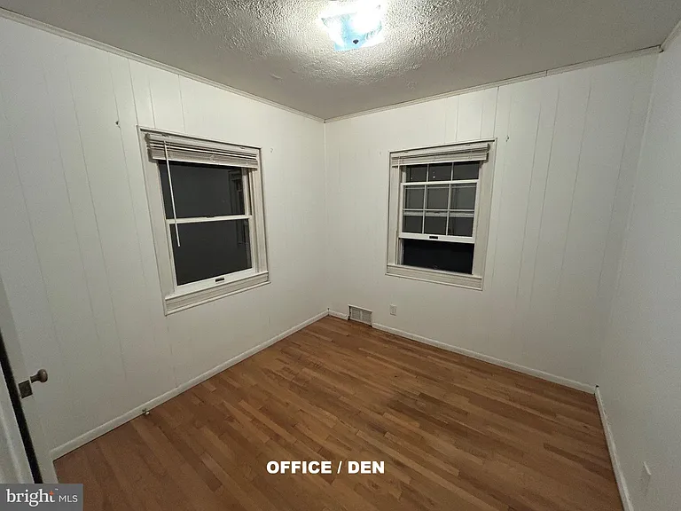 955 Terrace Ln — Photo 8