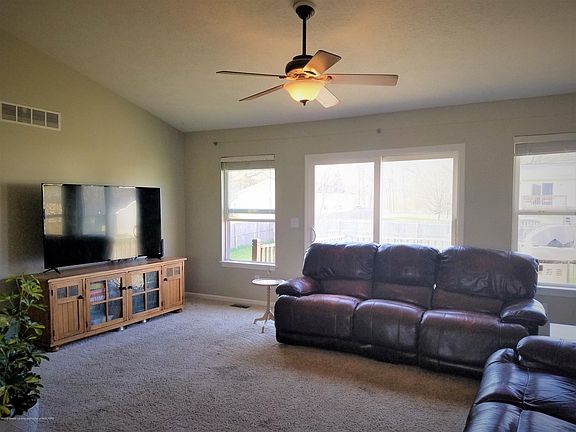 3rd image of 413 N Iris Ln