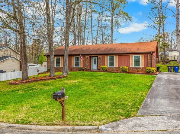 1609 Cedarlimb Ct, Winston Salem, NC 27127