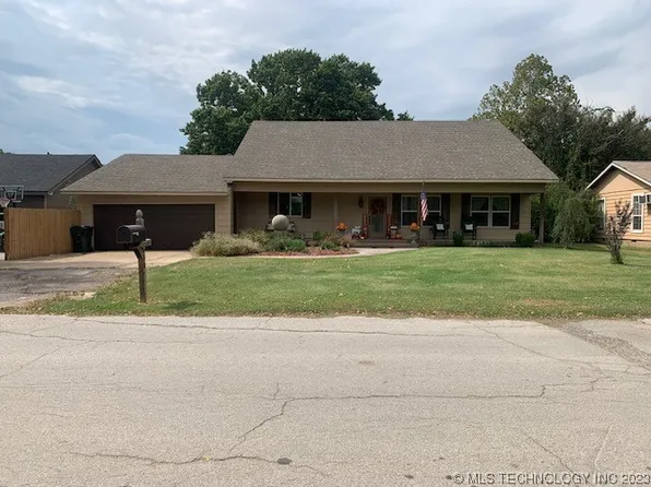 610 S 1st Ave, Madill, OK 73446