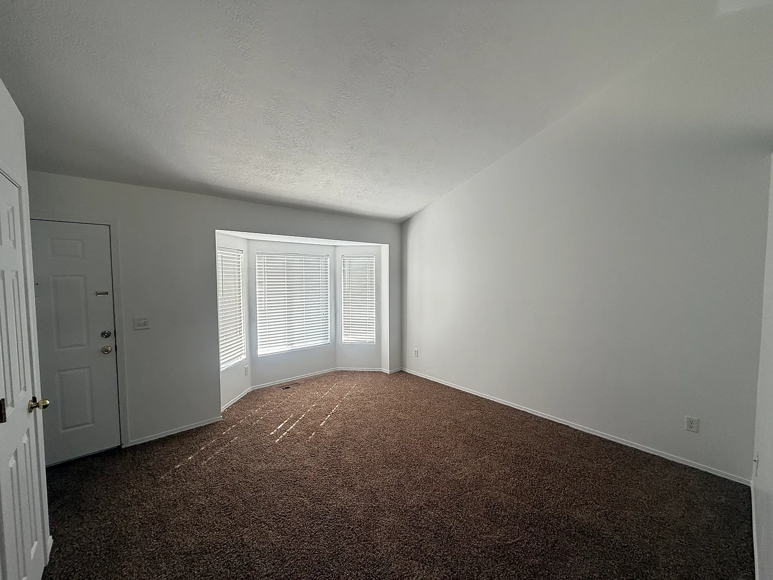 4 bed, 1620 sqft, $2,400 — Photo 2