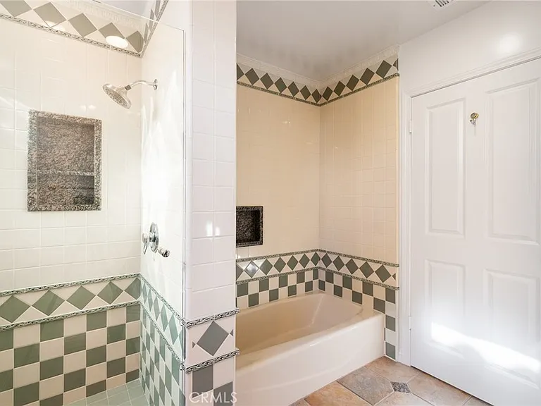 248 N Rexford Dr — Photo 13
