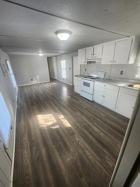 3 bed, 720 sqft, $900 — Photo 3