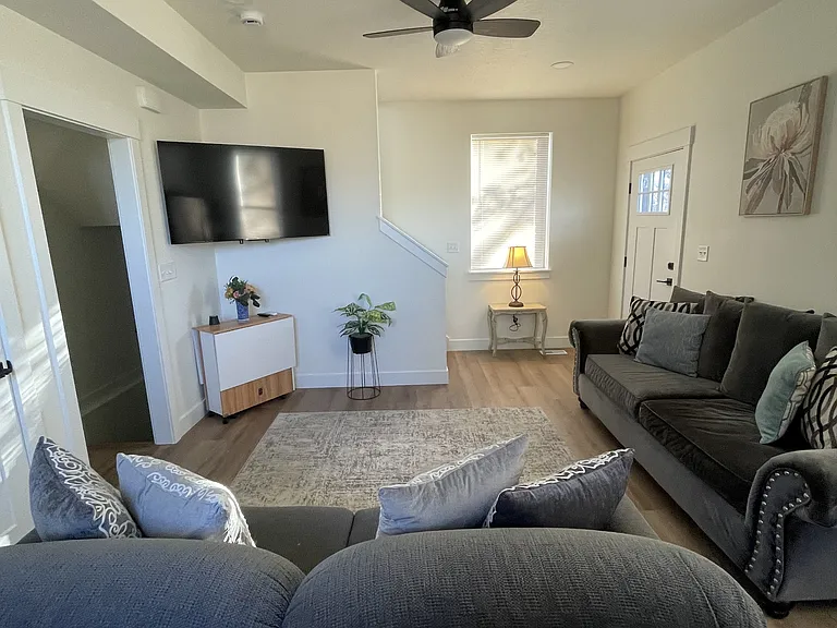 2233 Jefferson Ave #4 — Photo 5