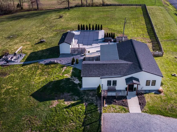 1210 Dutchman Lake Rd, Vienna, IL 62995