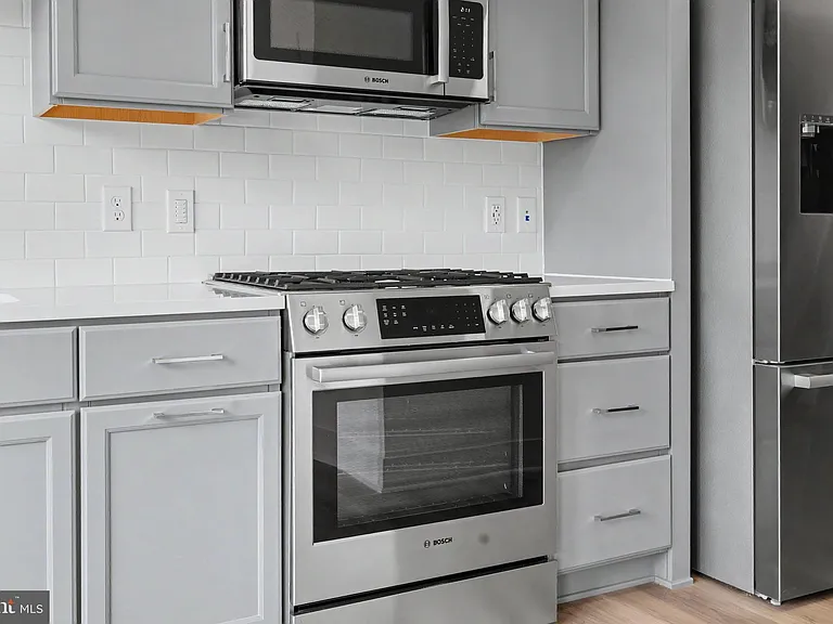 701 N Henry St #306 — Photo 26